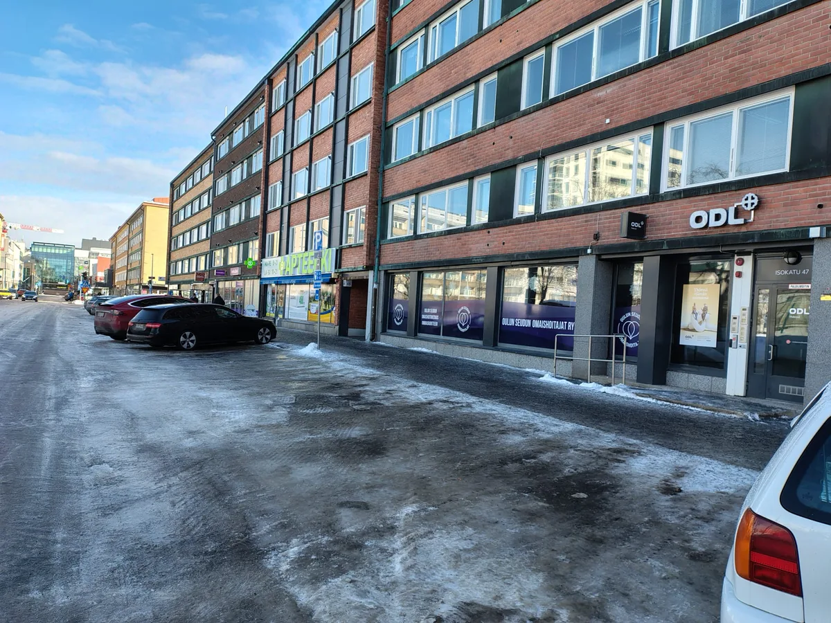 Vastaanoton rakennus Isokatu 43, Oulu – ulkokuva