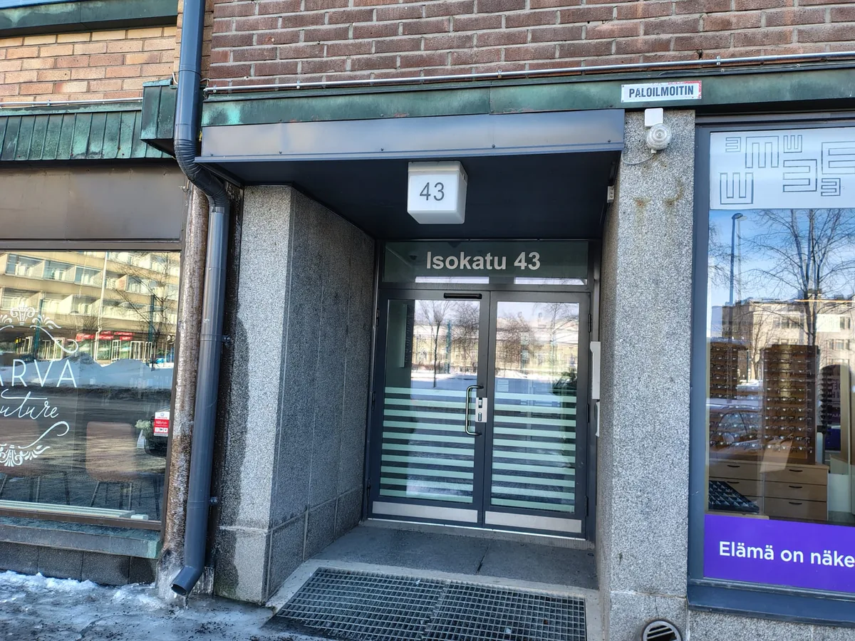 Vastaanoton sisäänkäynti Isokatu 43, Oulu